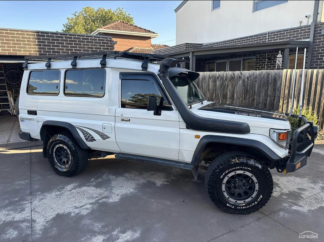 White Toyota LC78 Troopy, side profile